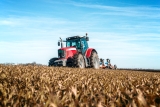 Rénovation de carrosserie de tracteur agricole : Enjeux, méthodes et précautions